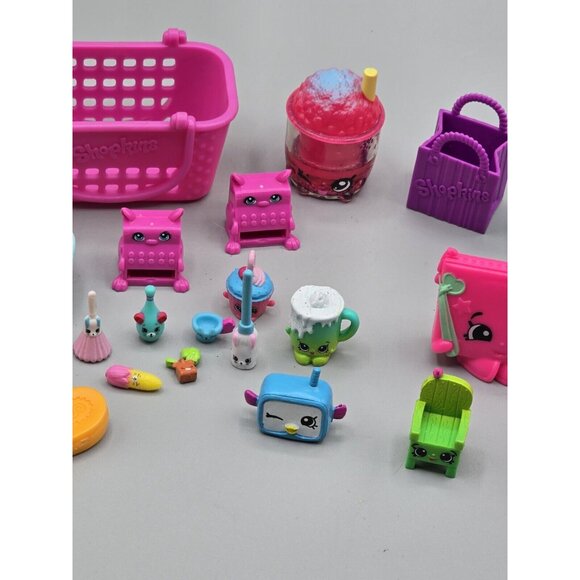 Shopkins 22 Pc Assorted Toy Lot - Picture 7 of 8